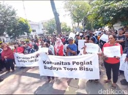 Massa Datangi Kantor Gibran Gelar Aksi Tapa Bisu, Ada Apa?