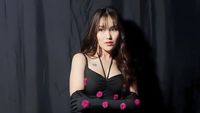 6 Potret Gaya Baru Ayu Ting Ting Tampil Dengan Tato di Dada, Curi Atensi