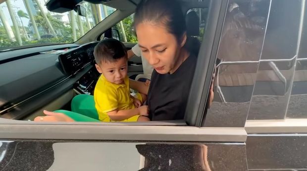 Kondisi mobil Baim Wong usai menabrak tembok.