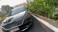Penampakan Kondisi Mobil Baim Wong Usai Menabrak Tembok Gedung Parkir