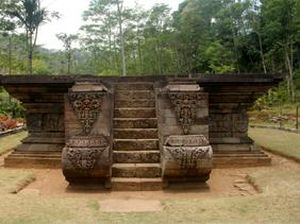 4 Situs Keramat di Jawa Timur