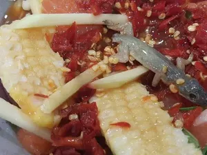 Jijik! Ada Cicak Buntung Dalam Salad Thailand Pelanggan Ini