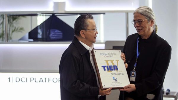 DCI Raih Penghargaan TCOS Uptime Institute