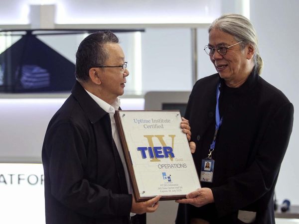 DCI Raih Penghargaan TCOS Uptime Institute