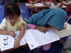 Erlangga Giat Literasi Keliling Nusantara Tiba di Pantai Plawangan