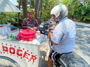 Segarnya Es Doger Husni Jadi Pelepas Dahaga di Kala Panas Menyengat