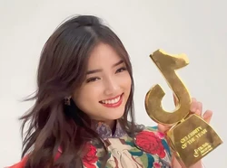 Respons Fuji Saat Bertemu Mayang di Makam Vanessa Angel dan Bibi Ardiansyah