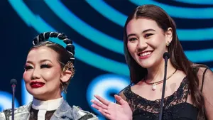 6 Foto Adu Gaya Fuji & Aaliyah Massaid, Sepanggung di TikTok Awards 2023