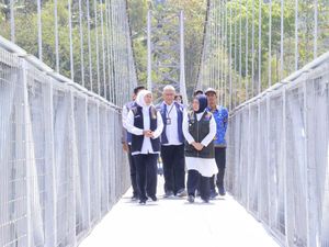 Pesan Khofifah Saat Resmikan Jembatan Kaliregoyo Lumajang