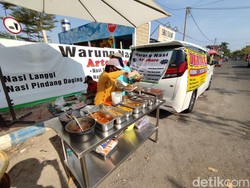 Wow! Alphard Mewah Dipakai untuk Jualan Nasi Seharga Rp 15 Ribuan