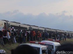 KA Argo Wilis yang Tabrak Argo Semeru Dievakuasi, 5 Gerbong Masih Terjebak