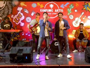 Kampung Artis, Bisa Nongkrong Lihat Artis Gigs Akhir Pekan di Jaksel Kampung Artis, Bisa Nongkrong Lihat Artis Gigs Akhir Pekan di Jaksel