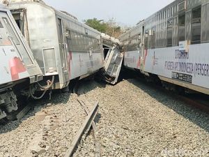 KA Argo Semeru Anjlok Lalu Ditabrak Argo Wilis di Kulon Progo KA Argo Semeru Anjlok Lalu Ditabrak Argo Wilis di Kulon Progo