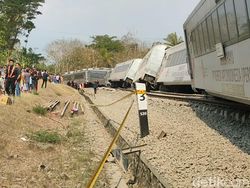 Kesaksian Penumpang saat Ekor KA Argo Semeru Ditabrak Argo Wilis