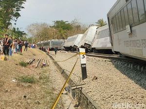 Polisi Ungkap Penyebab KA Argo Semeru Anjlok Lalu Tertabrak Argo Wilis Polisi Ungkap Penyebab KA Argo Semeru Anjlok Lalu Tertabrak Argo Wilis
