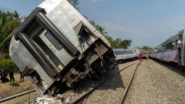 Foto-foto Terkini Kecelakaan KA Argo Semeru di Yogyakarta