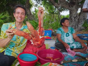 Mark Wiens Cicip Kepiting Kelapa hingga Antre 2 Jam Demi Nasi Padang di Jepang Mark Wiens Cicip Kepiting Kelapa hingga Antre 2 Jam Demi Nasi Padang di Jepang