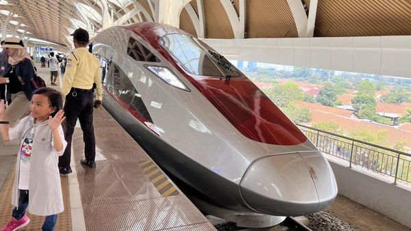Melihat Lebih Dekat Kereta Cepat Jakarta Bandung Berkecepatan 350 Km/Jam
