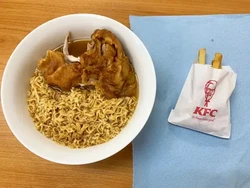 Kuah Kaldu Ramen Ini Dibuat dari Ayam Goreng KFC, Gimana Rasanya?