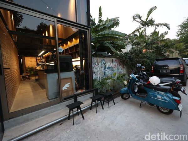 Mampir ke Kedai Kopi Unik Dekat Stasiun MRT Lebak Bulus