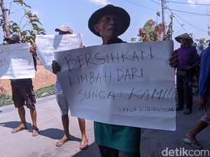 Puluhan Petani di Demak Geruduk Rumah Pemotongan Ayam Gegara Limbah Puluhan Petani di Demak Geruduk Rumah Pemotongan Ayam Gegara Limbah