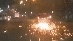 Jejak Percikan Api Saat Mobil Seret Motor RX King 5 Km di Bandung