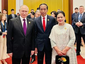 Momen Jokowi Ngobrol dan Foto Bareng Putin di BRF China