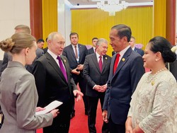 Momen Akrab Jokowi-Putin di China, Ngobrol Sampai Foto Bareng