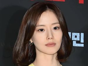Terlalu Cantik, Aktris Korea Ini Dilarang Kunjungi Adiknya Wajib Militer Terlalu Cantik, Aktris Korea Ini Dilarang Kunjungi Adiknya Wajib Militer