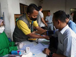 Para Sopir Bus Ini Rutin Jalani Cek Kesehatan