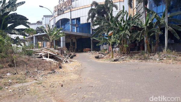 Hii... Begini Penampakan Mal Terbengkalai di BSD