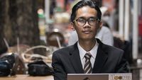 Potret Almas, Mahasiswa Penggugat UU Batas Usia Capres-Cawapres