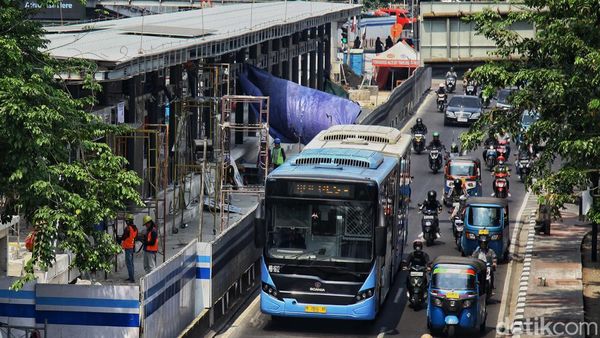Potret Revitalisasi Halte TransJakarta Grogol 1