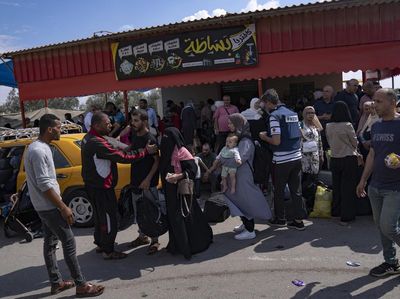 Potret Warga Palestina Padati Perbatasan Rafah-Mesir Saat Gaza Membara