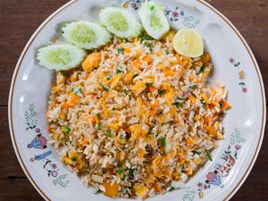 Resep Nasi Goreng Telur dan Wortel Cincang yang Bumbunya Sederhana dan Sedap Resep Nasi Goreng Telur dan Wortel Cincang yang Bumbunya Sederhana dan Sedap