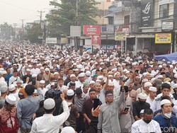 Ribuan Warga Antar Habib Mahdi ke Pemakaman