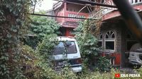 Foto-foto Rumah Megah di Bandung Terbengkalai 20 Tahun, Ada Banyak Mobil