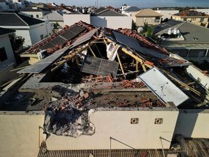 Rumah di Ashkelon Ini Hancur Terkena Hantaman Roket Hamas