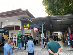 12 KA Alami Keterlambatan Datang di Stasiun Gubeng Imbas Kereta Anjlok