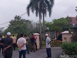 Sebelum Dimakamkan di Langkat, Jenazah Syamsul Arifin Dibawa ke Rumah di Medan