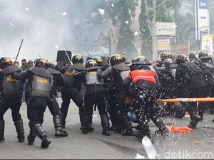Bom Meledak-Baku Tembak Warnai Simulasi Pengamanan Pemilu di Pekanbaru