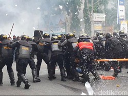 Bom Meledak-Baku Tembak Warnai Simulasi Pengamanan Pemilu di Pekanbaru