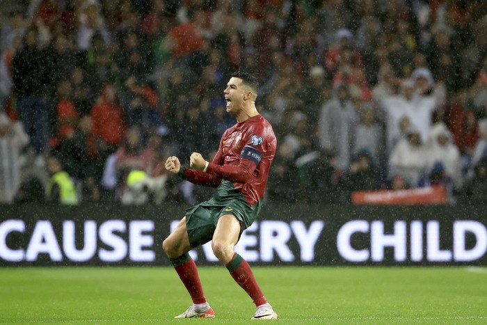 Portugal's Cristiano Ronaldo celebrates after scoring his side's third goal during the Euro 2024 group J qualifying soccer match between Portugal and Slovakia at the Dragao stadium in Porto, Portugal, Friday, Oct. 13, 2023. (AP Photo/Luis Vieira)