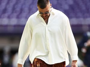 Celana Travis Kelce Jadi Sorotan, Disebut Mirip Gorden Rumah Taylor Swift