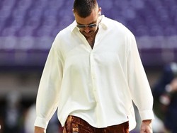 Celana Travis Kelce Jadi Sorotan, Disebut Mirip Gorden Rumah Taylor Swift