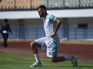 Peluang Tyronne del Pino Kembali Berseragam Persib