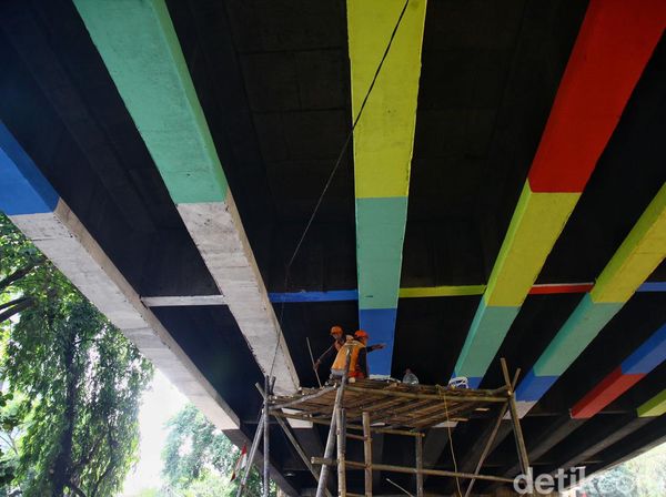 Warna-warni Kolong Jalan Layang Tebet