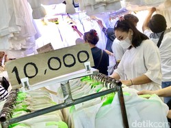 Purbaya Bidik Bisnis Pakaian Bekas di Pasar Senen