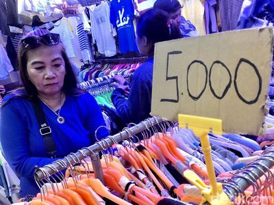 Potret Pasar Thrift Senen yang Tak Terpengaruh TikTok Shop