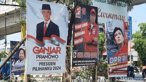 Potret Semrawutnya Baliho Caleg-Capres di Berbagai Sisi Kota Makassar